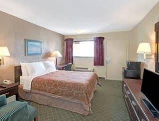 Super 8 By Wyndham Shelby Hotel Exterior photo