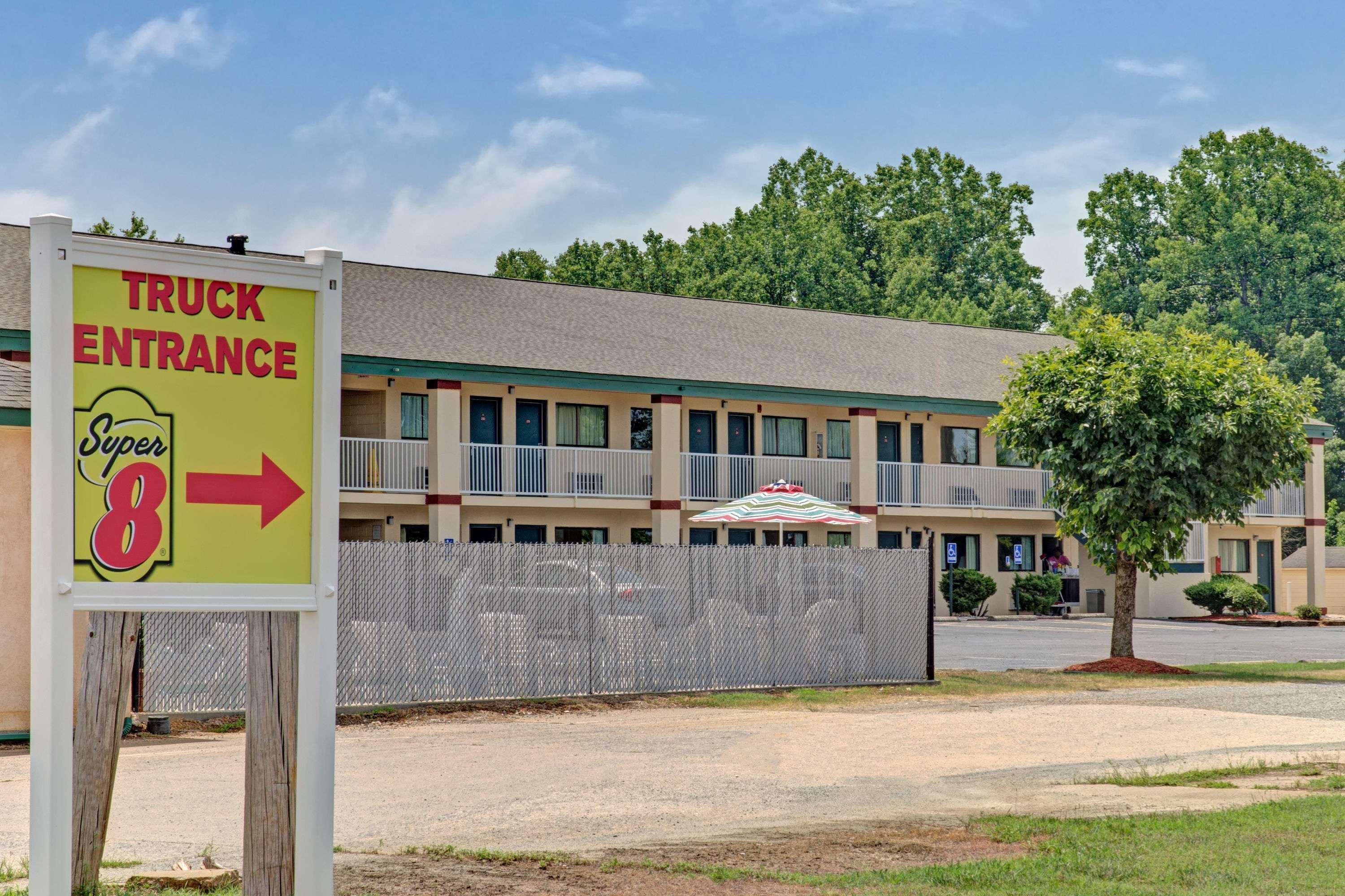 Super 8 By Wyndham Shelby Hotel Exterior photo